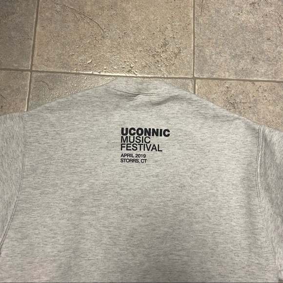 “Uconnic” uconn music festival light grey crew neck - Picture 3 of 3